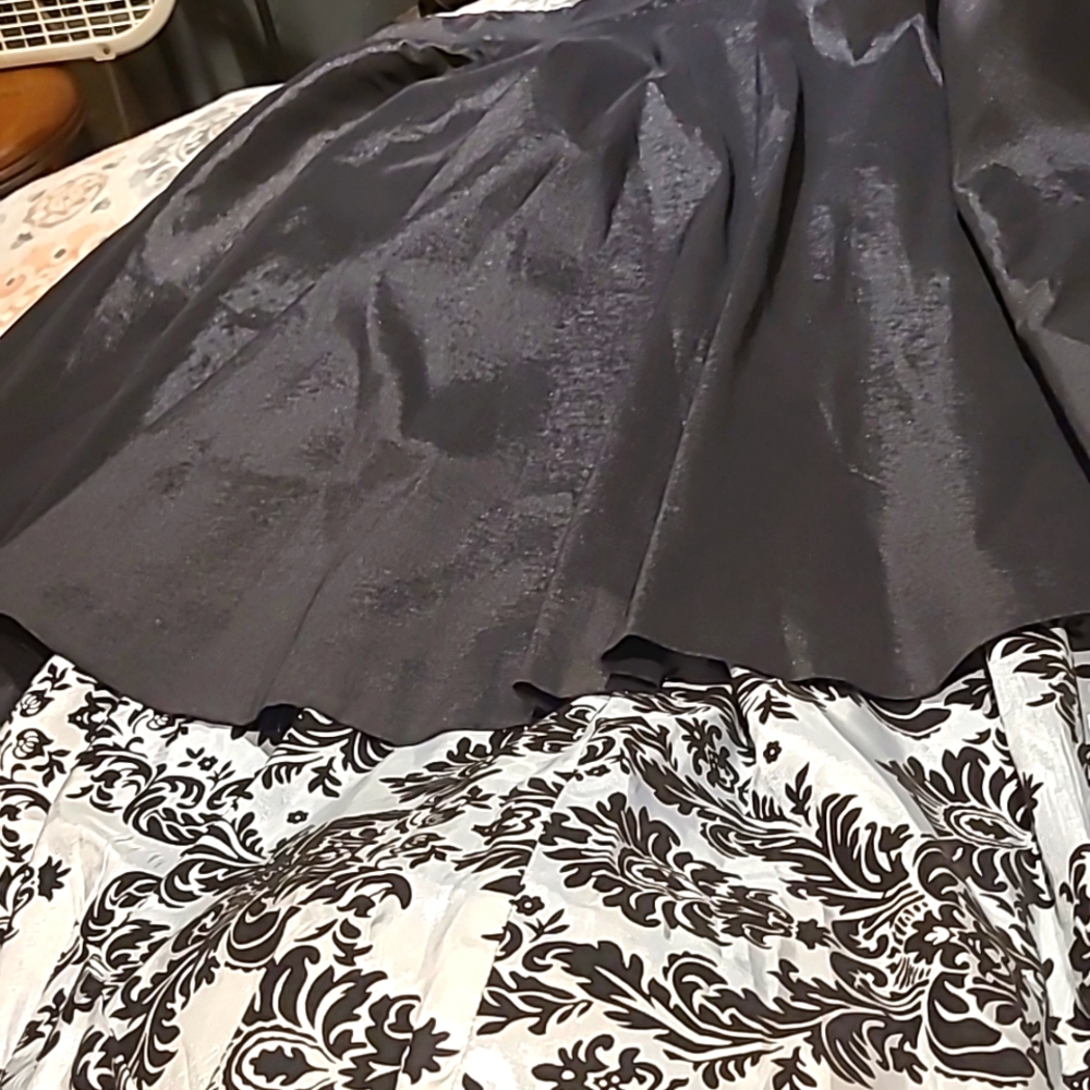 Size 18/20 high low full skirt